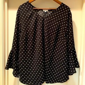 Women’s flutter sleeve blouse